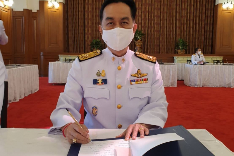 ลงนามถวายพระพรพระบาทสมเด็จพระเจ้าอยู่หัว และสมเด็จพระนางเจ้าฯ พระบรมราชินี เนื่องในโอกาสวันขึ้นปีใหม่ พุทธศักราช 2564