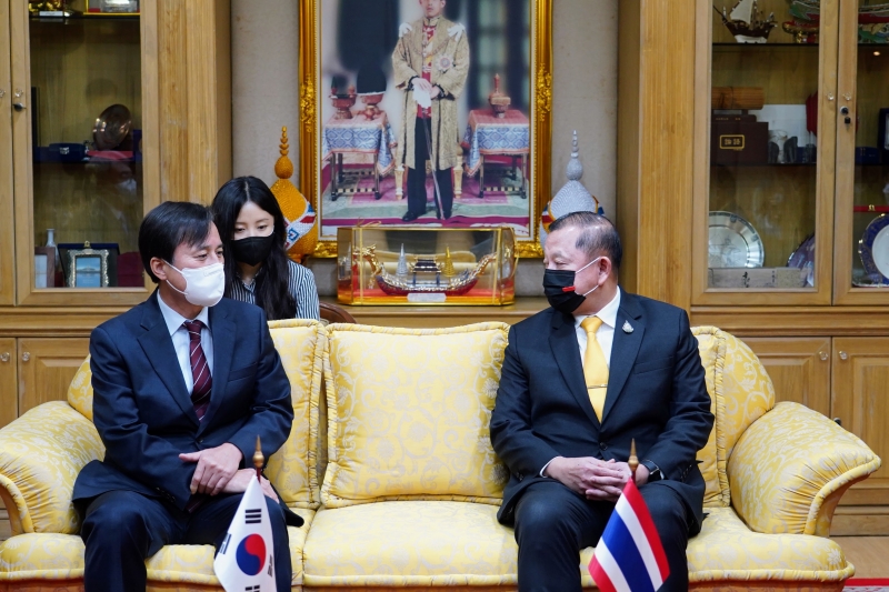 คณะผู้แทน สตง. เกาหลี เข้าเยี่ยมคารวะประธานกรรมการตรวจเงินแผ่นดินในโอกาสเดินทางมาเยือนประเทศไทย ณ สำนักงานการตรวจเงินแผ่นดิน