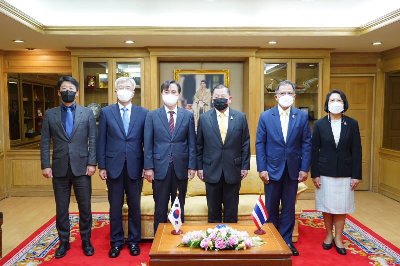คณะผู้แทน สตง. เกาหลี เข้าเยี่ยมคารวะประธานกรรมการตรวจเงินแผ่นดินในโอกาสเดินทางมาเยือนประเทศไทย ณ สำนักงานการตรวจเงินแผ่นดิน