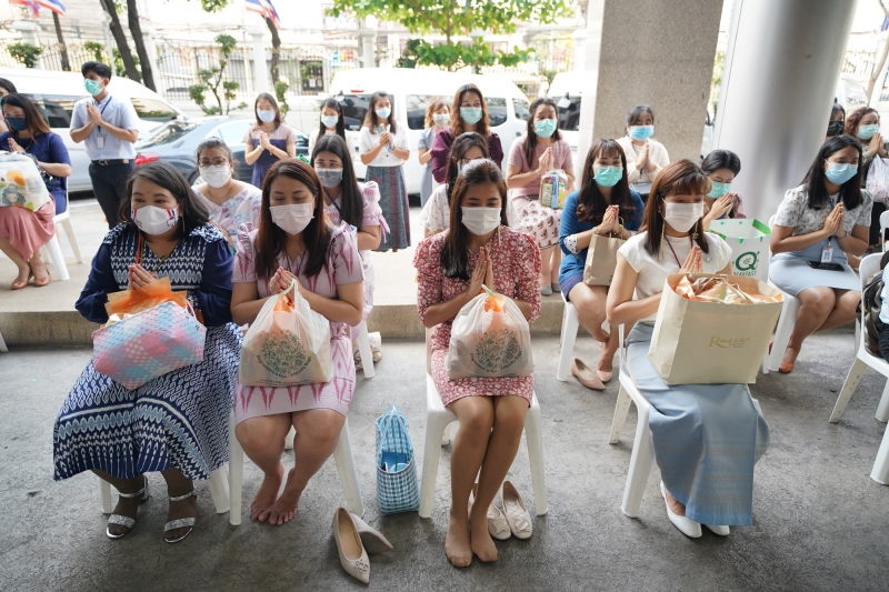 พิธีทำบุญตักบาตรข้าวสารอาหารแห้ง คณะสงฆ์จากวัดพระราม 9 กาญจนาภิเษก พระอารามหลวง