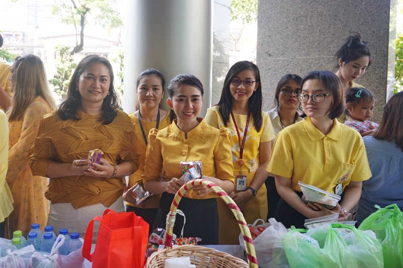  พิธีทำบุญตักบาตรข้าวสารอาหารแห้ง คณะสงฆ์จำนวน 9 รูป จากวัดบวรนิเวศวิหาร พระอารามหลวง เพื่อน้อมอุทิศถวายเป็นพระราชกุศลแด่  พระบา