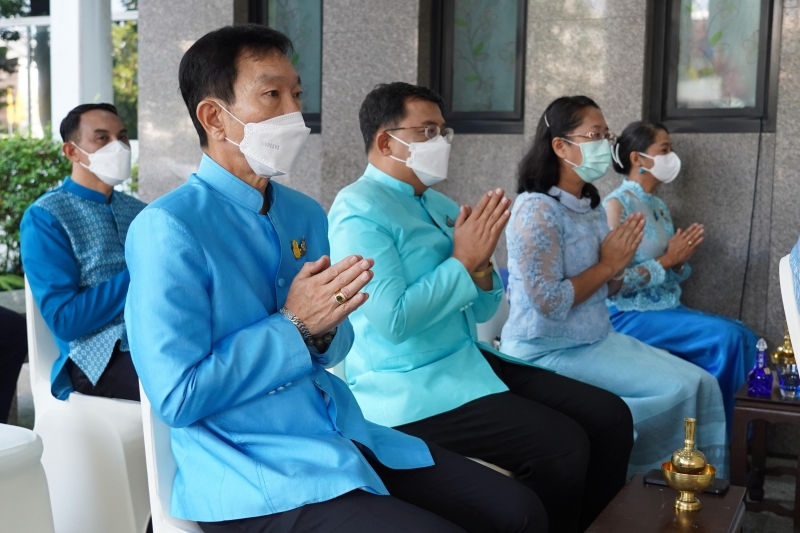 พิธีทำบุญตักบาตรข้าวสารอาหารแห้ง คณะสงฆ์จากวัดปทุมวนารามราชวรวิหาร 