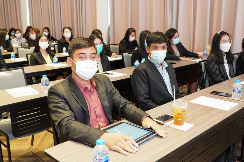 นางสาวจินดา มหัทธนวัฒน์ กรรมการตรวจเงินแผ่นดิน ให้เกียรติเป็นวิทยากรบรรยายโครงการพัฒนาข้าราชการใหม่ ปีงบประมาณ 2566 ณ โรงแรม เบส