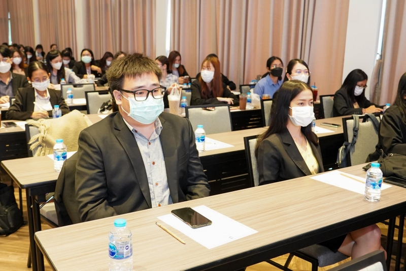 นางสาวจินดา มหัทธนวัฒน์ กรรมการตรวจเงินแผ่นดิน ให้เกียรติเป็นวิทยากรบรรยายโครงการพัฒนาข้าราชการใหม่ ปีงบประมาณ 2566 ณ โรงแรม เบส