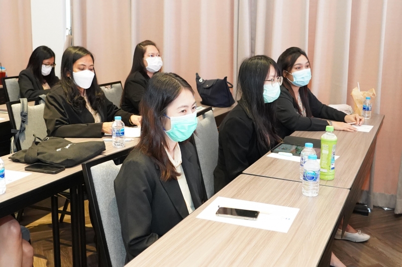 นางสาวจินดา มหัทธนวัฒน์ กรรมการตรวจเงินแผ่นดิน ให้เกียรติเป็นวิทยากรบรรยายโครงการพัฒนาข้าราชการใหม่ ปีงบประมาณ 2566 ณ โรงแรม เบส