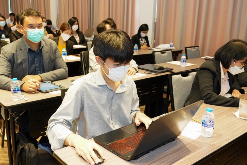 นางสาวจินดา มหัทธนวัฒน์ กรรมการตรวจเงินแผ่นดิน ให้เกียรติเป็นวิทยากรบรรยายโครงการพัฒนาข้าราชการใหม่ ปีงบประมาณ 2566 ณ โรงแรม เบส