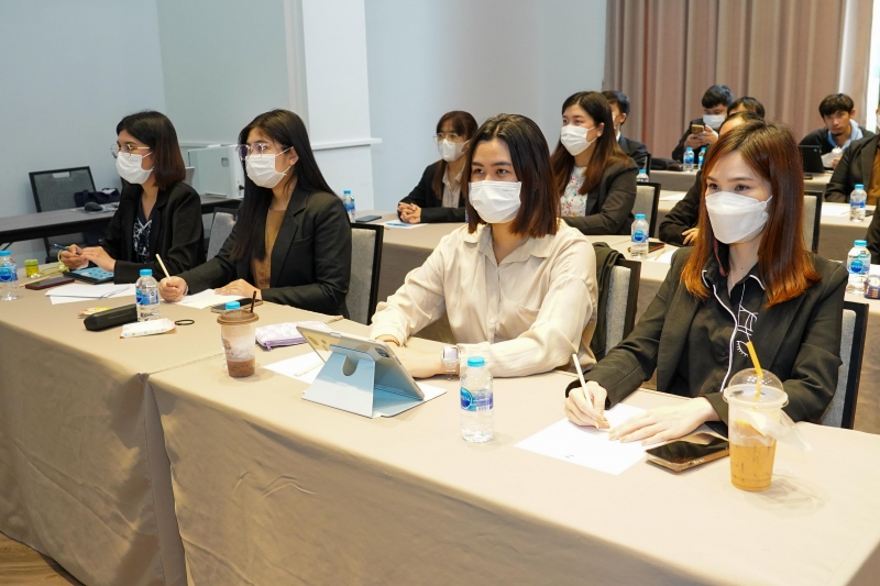 นางสาวจินดา มหัทธนวัฒน์ กรรมการตรวจเงินแผ่นดิน ให้เกียรติเป็นวิทยากรบรรยายโครงการพัฒนาข้าราชการใหม่ ปีงบประมาณ 2566 ณ โรงแรม เบส