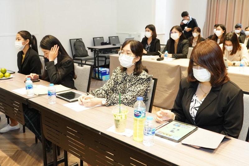 นางสาวจินดา มหัทธนวัฒน์ กรรมการตรวจเงินแผ่นดิน ให้เกียรติเป็นวิทยากรบรรยายโครงการพัฒนาข้าราชการใหม่ ปีงบประมาณ 2566 ณ โรงแรม เบส