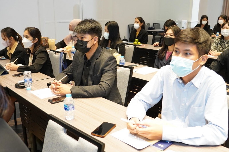 นางสาวจินดา มหัทธนวัฒน์ กรรมการตรวจเงินแผ่นดิน ให้เกียรติเป็นวิทยากรบรรยายโครงการพัฒนาข้าราชการใหม่ ปีงบประมาณ 2566 ณ โรงแรม เบส