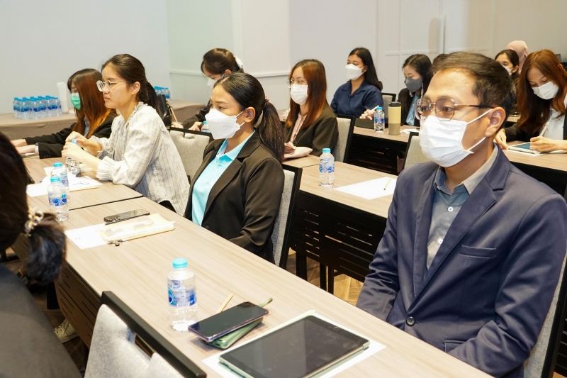 นางสาวจินดา มหัทธนวัฒน์ กรรมการตรวจเงินแผ่นดิน ให้เกียรติเป็นวิทยากรบรรยายโครงการพัฒนาข้าราชการใหม่ ปีงบประมาณ 2566 ณ โรงแรม เบส