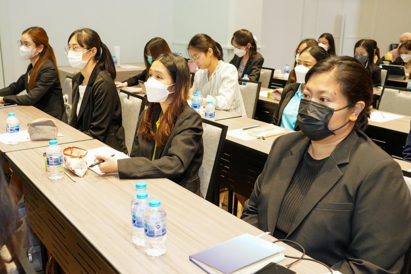 นางสาวจินดา มหัทธนวัฒน์ กรรมการตรวจเงินแผ่นดิน ให้เกียรติเป็นวิทยากรบรรยายโครงการพัฒนาข้าราชการใหม่ ปีงบประมาณ 2566 ณ โรงแรม เบส