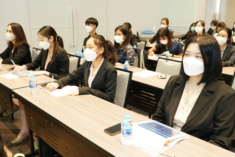 นางสาวจินดา มหัทธนวัฒน์ กรรมการตรวจเงินแผ่นดิน ให้เกียรติเป็นวิทยากรบรรยายโครงการพัฒนาข้าราชการใหม่ ปีงบประมาณ 2566 ณ โรงแรม เบส