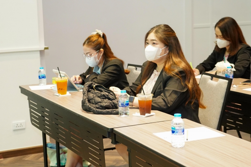 นางสาวจินดา มหัทธนวัฒน์ กรรมการตรวจเงินแผ่นดิน ให้เกียรติเป็นวิทยากรบรรยายโครงการพัฒนาข้าราชการใหม่ ปีงบประมาณ 2566 ณ โรงแรม เบส