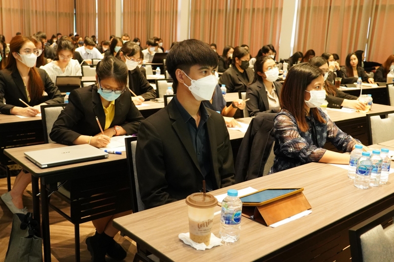 นางสาวจินดา มหัทธนวัฒน์ กรรมการตรวจเงินแผ่นดิน ให้เกียรติเป็นวิทยากรบรรยายโครงการพัฒนาข้าราชการใหม่ ปีงบประมาณ 2566 ณ โรงแรม เบส