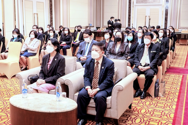 พิธีมอบประกาศนียบัตรและพิธีปิดโครงการพัฒนาบุคลากรด้านการวิเคราะห์ข้อมูลขั้นสูง ณ โรงแรม เดอะ เบอร์เคลีย์ ประตูน้ำ กรุงเทพมหานคร