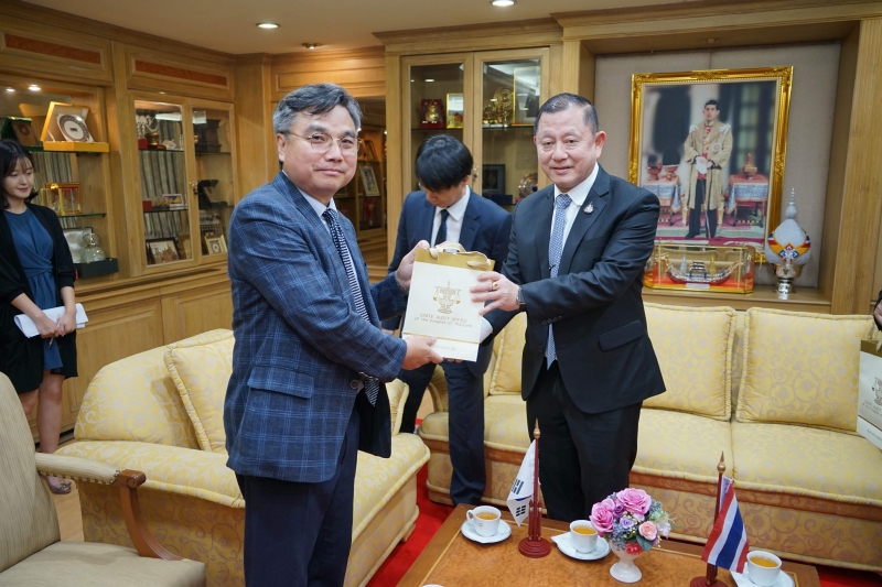 คณะผู้แทนจากสถาบันฝึกอบรมด้านการตรวจสอบและสืบสวนของ สตง. เกาหลี เข้าเยี่ยมคารวะ ปตง. ผตง. และคณะผู้บริหาร สตง.