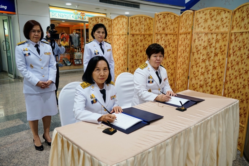 สตง. ถวายแจกันดอกไม้และลงนามถวายพระพรสมเด็จพระเจ้าน้องนางเธอ เจ้าฟ้าจุฬาภรณวลัยลักษณ์ อัครราชกุมารี