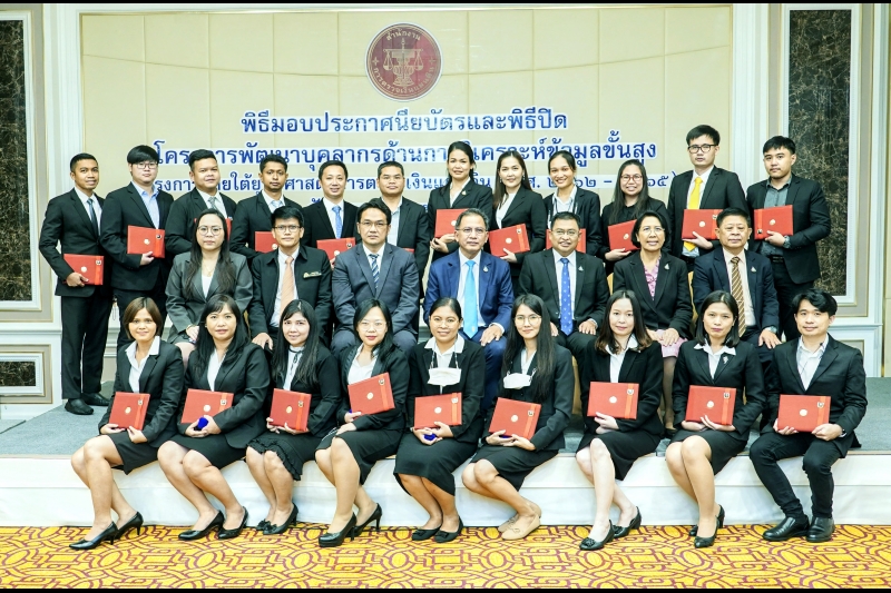 พิธีมอบประกาศนียบัตรและพิธีปิดโครงการพัฒนาบุคลากรด้านการวิเคราะห์ข้อมูลขั้นสูง ณ โรงแรม เดอะ เบอร์เคลีย์ ประตูน้ำ กรุงเทพมหานคร