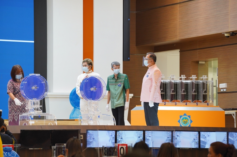 ผู้ว่าการตรวจเงินแผ่นดินเป็นประธานกรรมการออกรางวัลสลากกินแบ่งรัฐบาล ณ สำนักงานสลากกินแบ่งรัฐบาล จังหวัดนนทบุรี