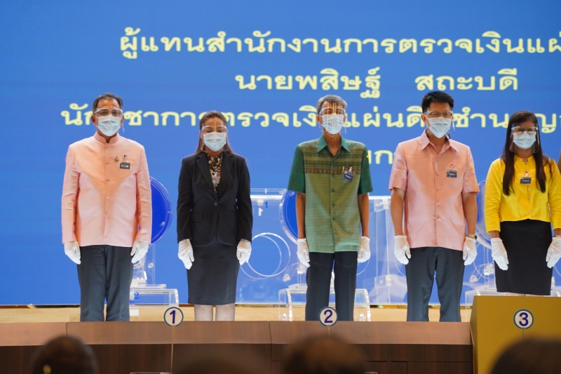 ผู้ว่าการตรวจเงินแผ่นดินเป็นประธานกรรมการออกรางวัลสลากกินแบ่งรัฐบาล ณ สำนักงานสลากกินแบ่งรัฐบาล จังหวัดนนทบุรี