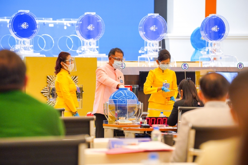 ผู้ว่าการตรวจเงินแผ่นดินเป็นประธานกรรมการออกรางวัลสลากกินแบ่งรัฐบาล ณ สำนักงานสลากกินแบ่งรัฐบาล จังหวัดนนทบุรี