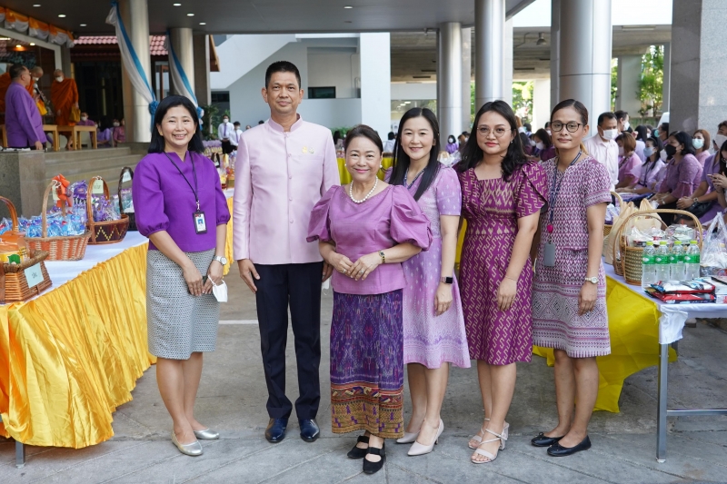  พิธีเจริญพระพุทธมนต์และทำบุญตักบาตร ถวายพระราชกุศลและถวายพระพรชัยมงคล เนื่องในโอกาสวันเฉลิมพระชนมพรรษา สมเด็จพระนางเจ้า ฯ พระบร