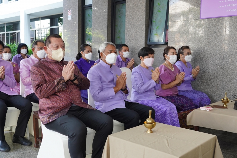  พิธีเจริญพระพุทธมนต์และทำบุญตักบาตร ถวายพระราชกุศลและถวายพระพรชัยมงคล เนื่องในโอกาสวันเฉลิมพระชนมพรรษา สมเด็จพระนางเจ้า ฯ พระบร