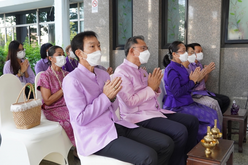  พิธีเจริญพระพุทธมนต์และทำบุญตักบาตร ถวายพระราชกุศลและถวายพระพรชัยมงคล เนื่องในโอกาสวันเฉลิมพระชนมพรรษา สมเด็จพระนางเจ้า ฯ พระบร