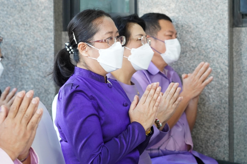  พิธีเจริญพระพุทธมนต์และทำบุญตักบาตร ถวายพระราชกุศลและถวายพระพรชัยมงคล เนื่องในโอกาสวันเฉลิมพระชนมพรรษา สมเด็จพระนางเจ้า ฯ พระบร