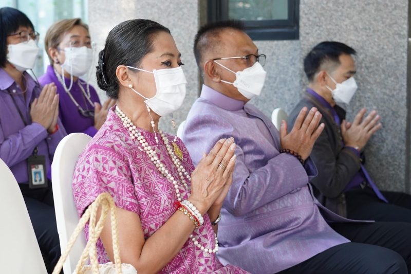  พิธีเจริญพระพุทธมนต์และทำบุญตักบาตร ถวายพระราชกุศลและถวายพระพรชัยมงคล เนื่องในโอกาสวันเฉลิมพระชนมพรรษา สมเด็จพระนางเจ้า ฯ พระบร