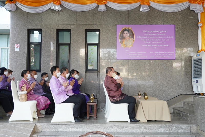  พิธีเจริญพระพุทธมนต์และทำบุญตักบาตร ถวายพระราชกุศลและถวายพระพรชัยมงคล เนื่องในโอกาสวันเฉลิมพระชนมพรรษา สมเด็จพระนางเจ้า ฯ พระบร