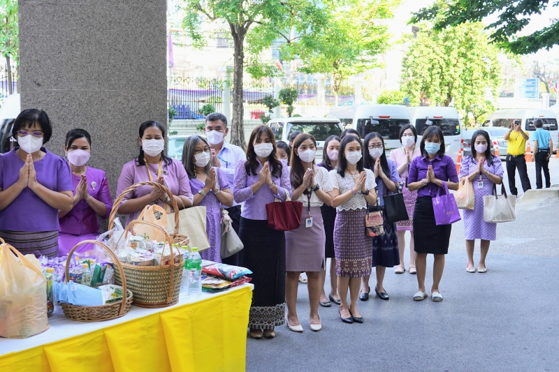  พิธีเจริญพระพุทธมนต์และทำบุญตักบาตร ถวายพระราชกุศลและถวายพระพรชัยมงคล เนื่องในโอกาสวันเฉลิมพระชนมพรรษา สมเด็จพระนางเจ้า ฯ พระบร