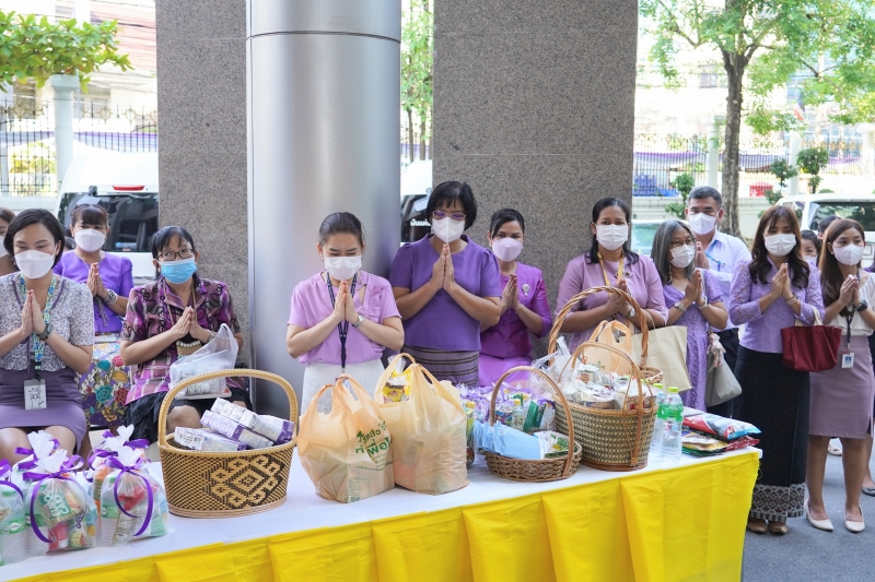  พิธีเจริญพระพุทธมนต์และทำบุญตักบาตร ถวายพระราชกุศลและถวายพระพรชัยมงคล เนื่องในโอกาสวันเฉลิมพระชนมพรรษา สมเด็จพระนางเจ้า ฯ พระบร