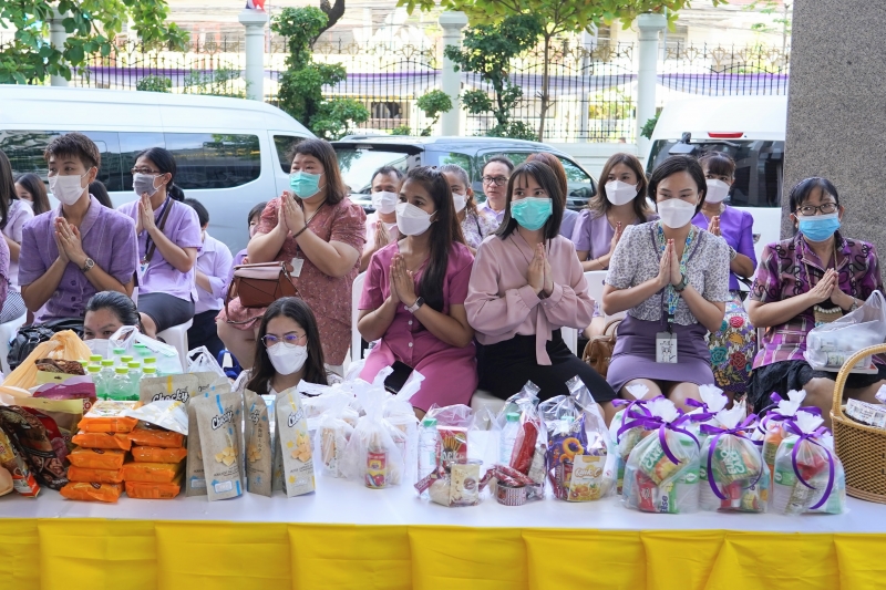  พิธีเจริญพระพุทธมนต์และทำบุญตักบาตร ถวายพระราชกุศลและถวายพระพรชัยมงคล เนื่องในโอกาสวันเฉลิมพระชนมพรรษา สมเด็จพระนางเจ้า ฯ พระบร
