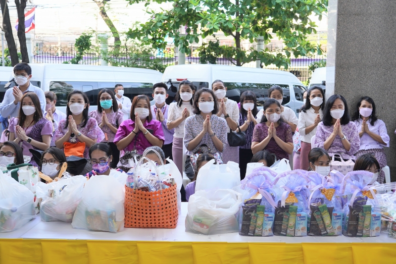  พิธีเจริญพระพุทธมนต์และทำบุญตักบาตร ถวายพระราชกุศลและถวายพระพรชัยมงคล เนื่องในโอกาสวันเฉลิมพระชนมพรรษา สมเด็จพระนางเจ้า ฯ พระบร