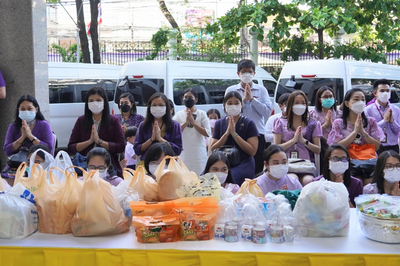  พิธีเจริญพระพุทธมนต์และทำบุญตักบาตร ถวายพระราชกุศลและถวายพระพรชัยมงคล เนื่องในโอกาสวันเฉลิมพระชนมพรรษา สมเด็จพระนางเจ้า ฯ พระบร