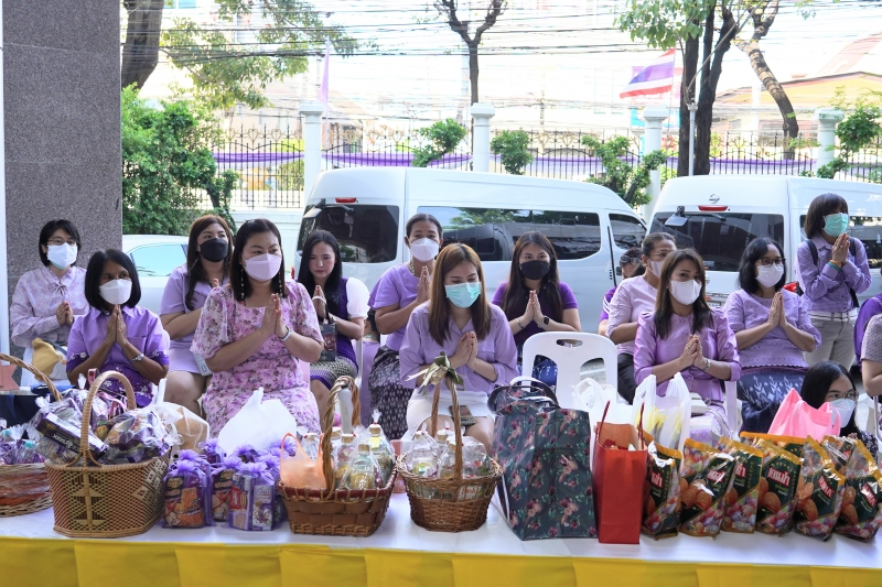  พิธีเจริญพระพุทธมนต์และทำบุญตักบาตร ถวายพระราชกุศลและถวายพระพรชัยมงคล เนื่องในโอกาสวันเฉลิมพระชนมพรรษา สมเด็จพระนางเจ้า ฯ พระบร