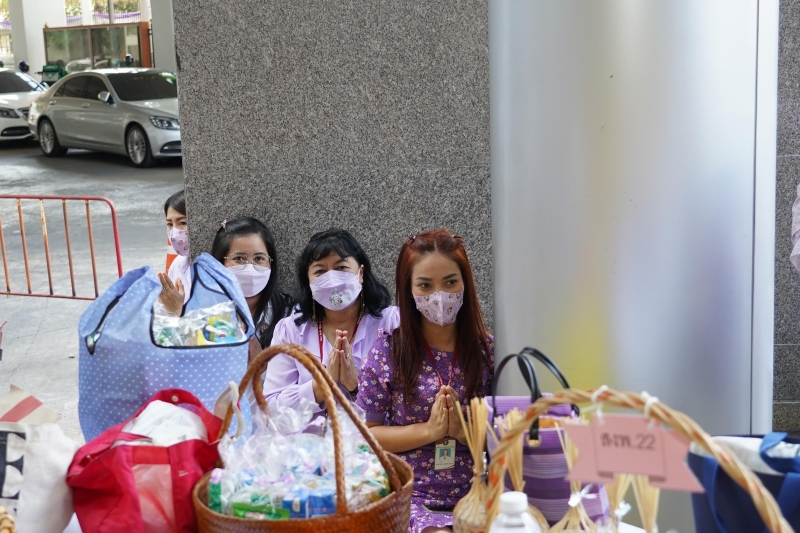  พิธีเจริญพระพุทธมนต์และทำบุญตักบาตร ถวายพระราชกุศลและถวายพระพรชัยมงคล เนื่องในโอกาสวันเฉลิมพระชนมพรรษา สมเด็จพระนางเจ้า ฯ พระบร