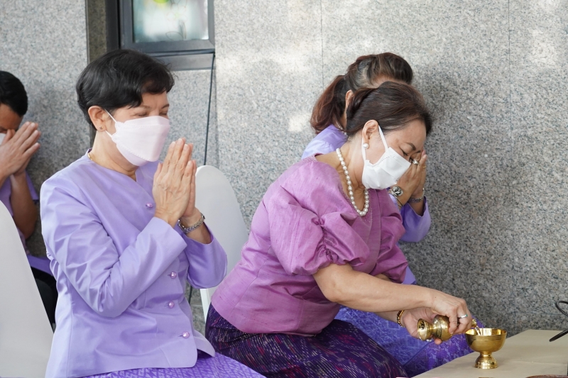  พิธีเจริญพระพุทธมนต์และทำบุญตักบาตร ถวายพระราชกุศลและถวายพระพรชัยมงคล เนื่องในโอกาสวันเฉลิมพระชนมพรรษา สมเด็จพระนางเจ้า ฯ พระบร