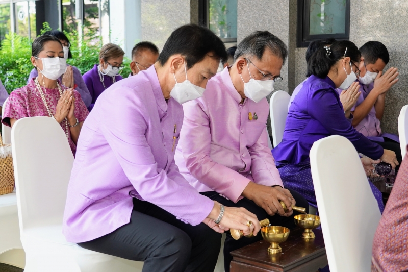  พิธีเจริญพระพุทธมนต์และทำบุญตักบาตร ถวายพระราชกุศลและถวายพระพรชัยมงคล เนื่องในโอกาสวันเฉลิมพระชนมพรรษา สมเด็จพระนางเจ้า ฯ พระบร