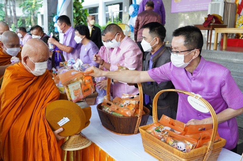  พิธีเจริญพระพุทธมนต์และทำบุญตักบาตร ถวายพระราชกุศลและถวายพระพรชัยมงคล เนื่องในโอกาสวันเฉลิมพระชนมพรรษา สมเด็จพระนางเจ้า ฯ พระบร