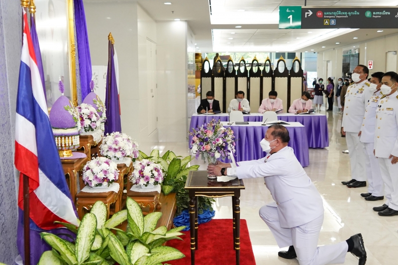 สำนักงานการตรวจเงินแผ่นดินถวายแจกันดอกไม้และลงนามถวายพระพรสมเด็จพระกนิษฐาธิราชเจ้า กรมสมเด็จพระเทพรัตนราชสุดา ฯ สยามบรมราชกุมารี