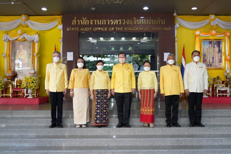 พิธีทำบุญตักบาตรข้าวสารอาหารแห้ง คณะสงฆ์จากวัดพระราม 9 กาญจนาภิเษก พระอารามหลวง