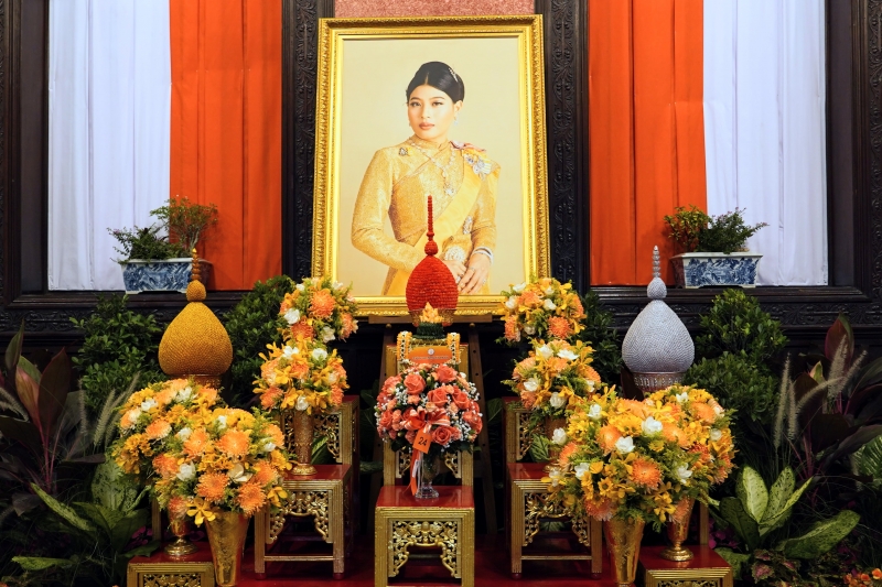 2566-01-08 สำนักงานการตรวจเงินแผ่นดินถวายแจกันดอกไม้และลงนามถวายพระพรชัยมงคลสมเด็จพระเจ้าลูกเธอ เจ้าฟ้าสิริวัณณวรี นารีรัตนราชกั