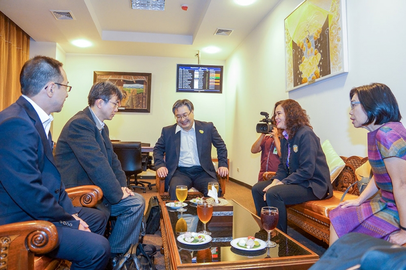 ต้อนรับผู้เข้าร่วมประชุม 