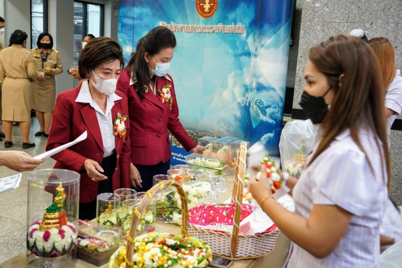 สำนักงานการตรวจเงินแผ่นดินร่วมสนับสนุนผลิตภัณฑ์ดอกมะลิของสมาคมสภาสังคมสงเคราะห์แห่งประเทศไทยฯ ณ สำนักงานการตรวจเงินแผ่นดิน