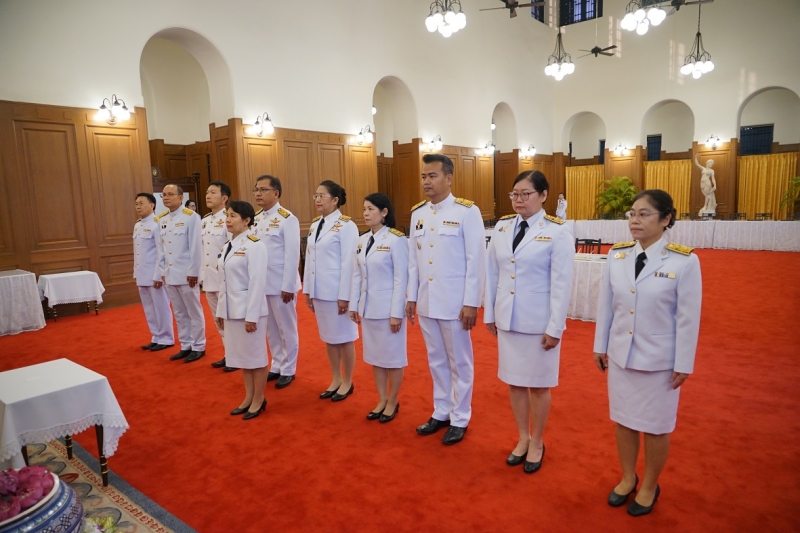 ลงนามถวายพระพรพระบาทสมเด็จพระเจ้าอยู่หัว และสมเด็จพระนางเจ้าฯ พระบรมราชินี เนื่องในโอกาสวันขึ้นปีใหม่ พุทธศักราช 2563