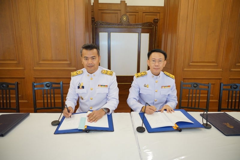 ลงนามถวายพระพรพระบาทสมเด็จพระเจ้าอยู่หัว และสมเด็จพระนางเจ้าฯ พระบรมราชินี เนื่องในโอกาสวันขึ้นปีใหม่ พุทธศักราช 2563