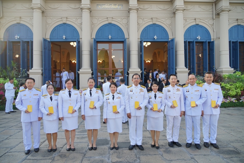 ลงนามถวายพระพรพระบาทสมเด็จพระเจ้าอยู่หัว และสมเด็จพระนางเจ้าฯ พระบรมราชินี เนื่องในโอกาสวันขึ้นปีใหม่ พุทธศักราช 2563