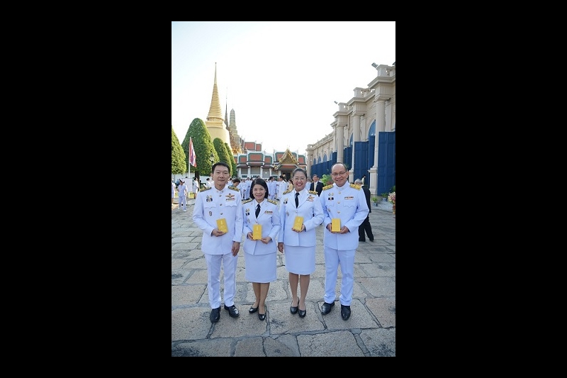 ลงนามถวายพระพรพระบาทสมเด็จพระเจ้าอยู่หัว และสมเด็จพระนางเจ้าฯ พระบรมราชินี เนื่องในโอกาสวันขึ้นปีใหม่ พุทธศักราช 2563